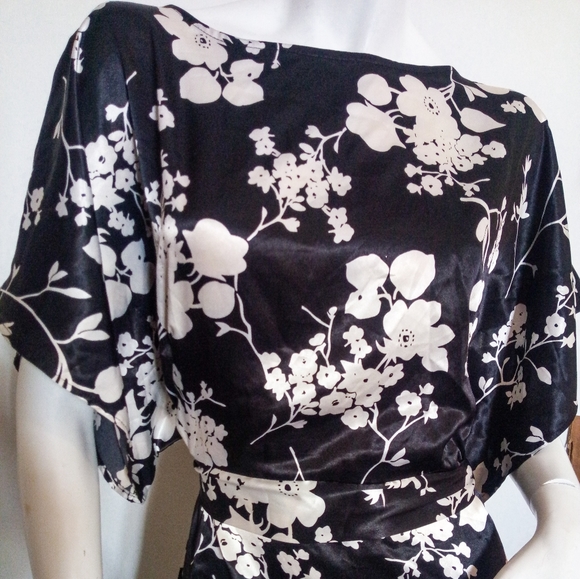 *SOLD*RW&CO Floral Dress - Picture 2 of 4